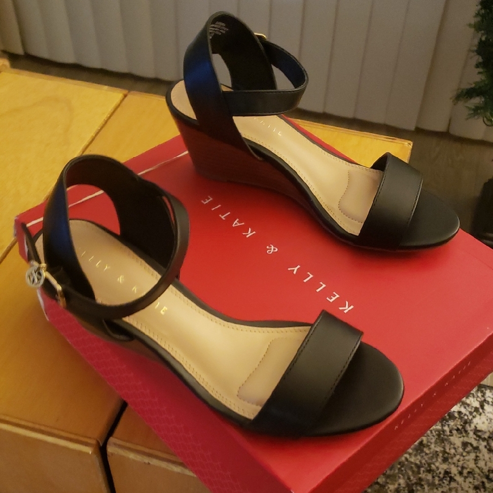 Kelly & Katie Black Wedge Sandals